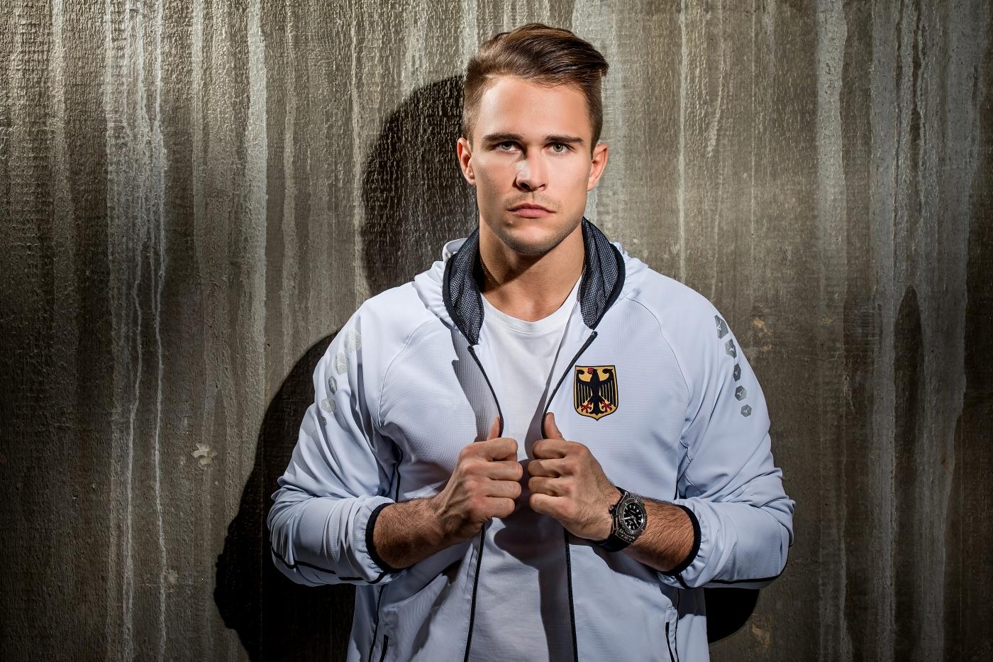 Alexander Wieczerzak sitting with a Kimono on a Tatami