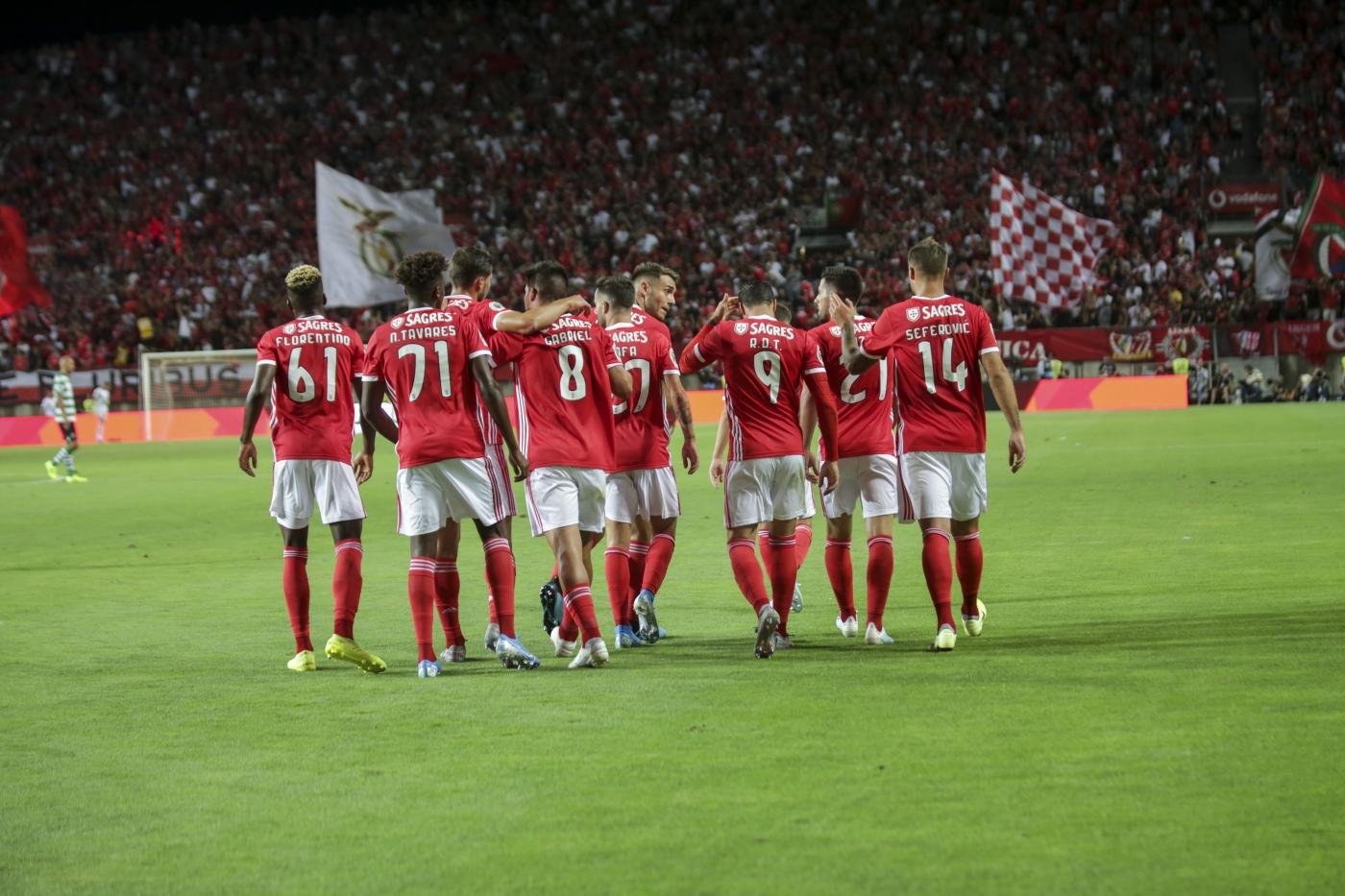 SL Benfica players at a football match