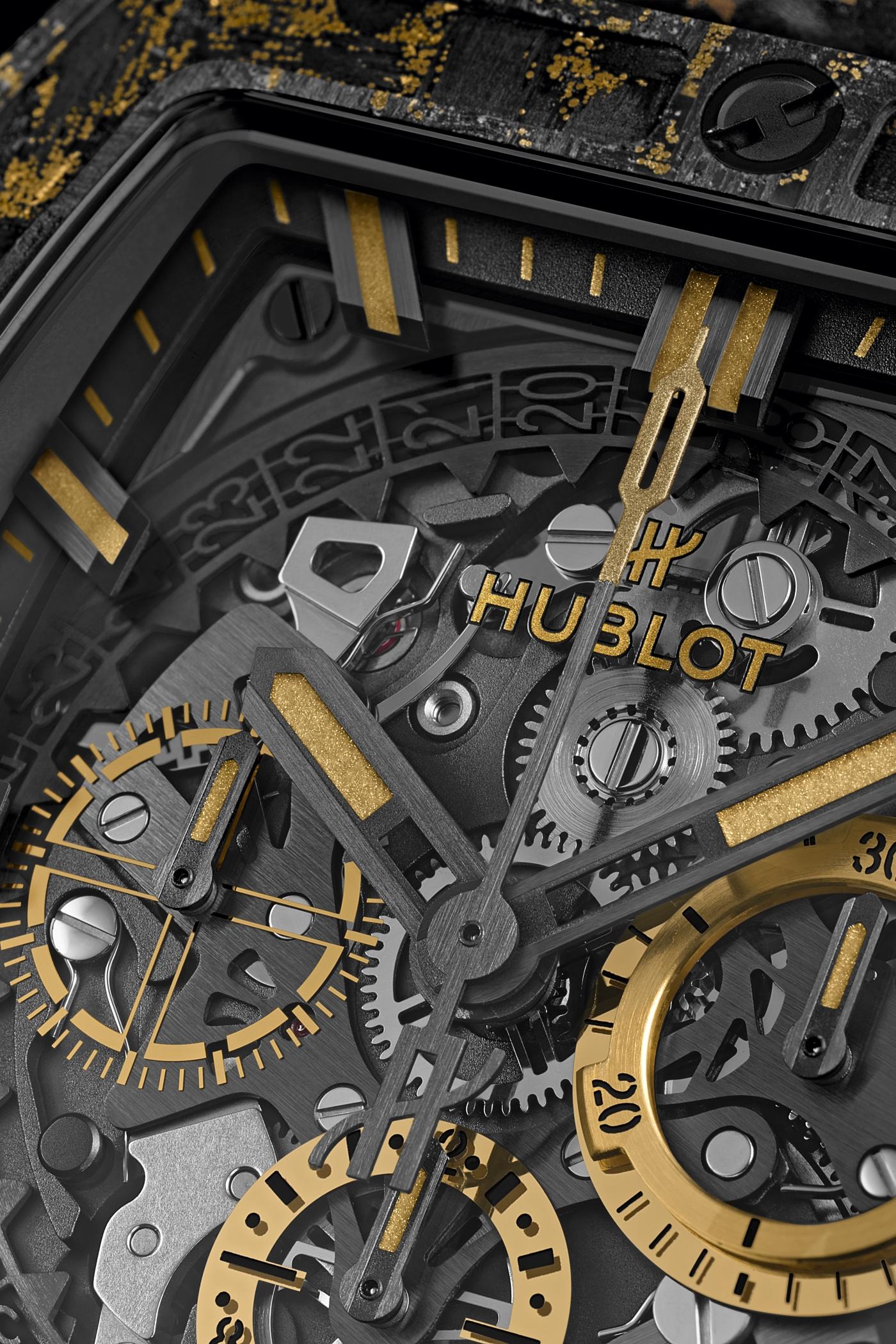 spirit-of-big-bang-carbon-gold-tiger-42-mm-close-up_0