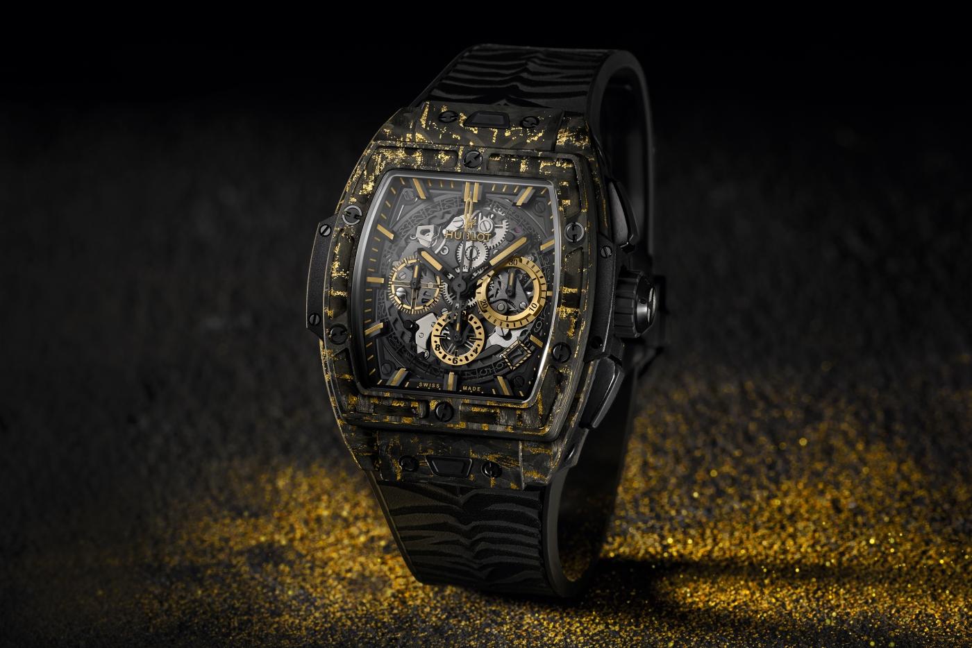 spirit-of-big-bang-carbon-gold-tiger-42-mm-lifestyle-shot