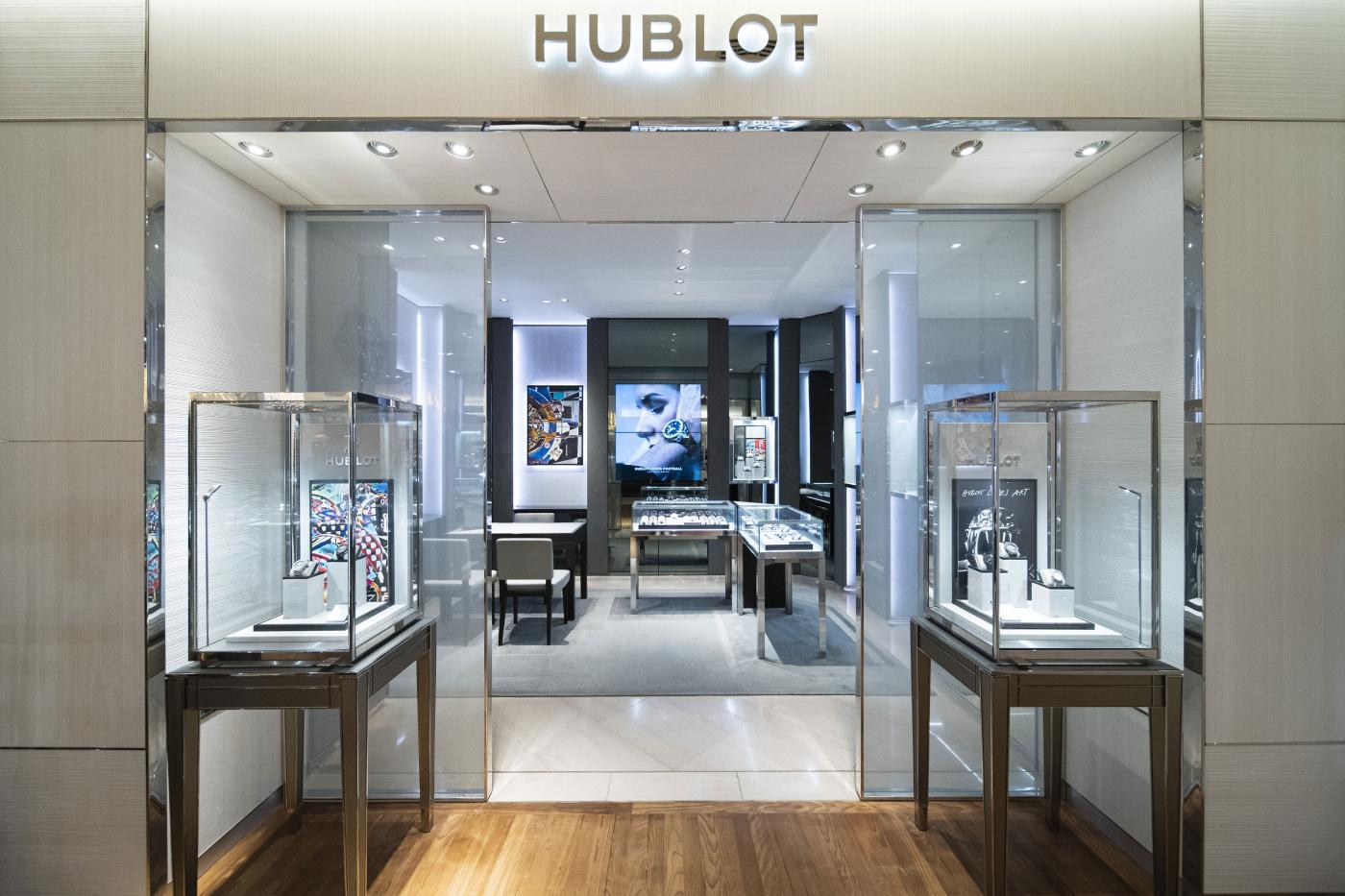 Paris-Le-Bon-Marché-Hublot-Boutique-exterior-1