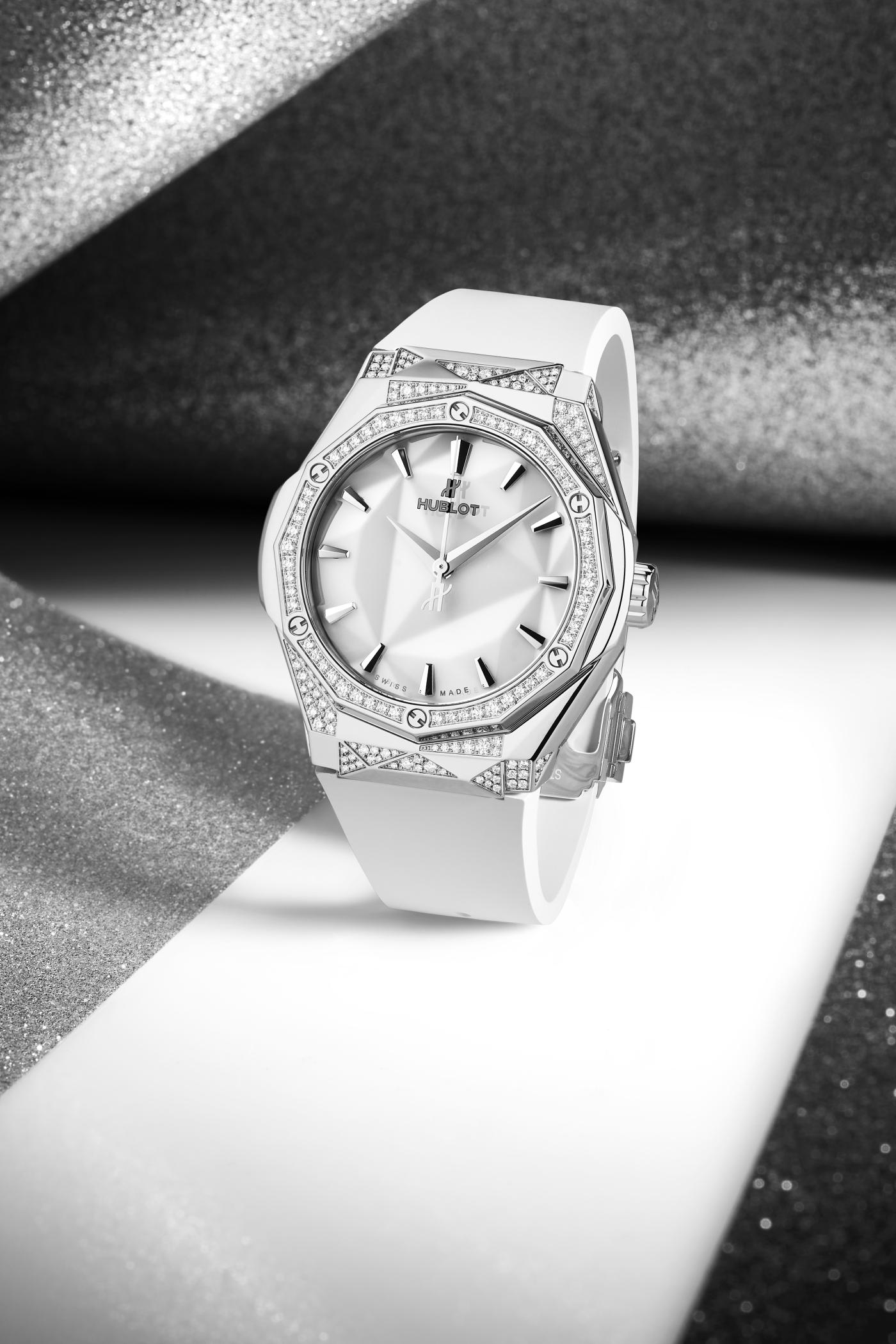 Classic-Fusion-Orlinski-Titanium-White-Alternative-Pavé-40-mm---lifestyle-shot