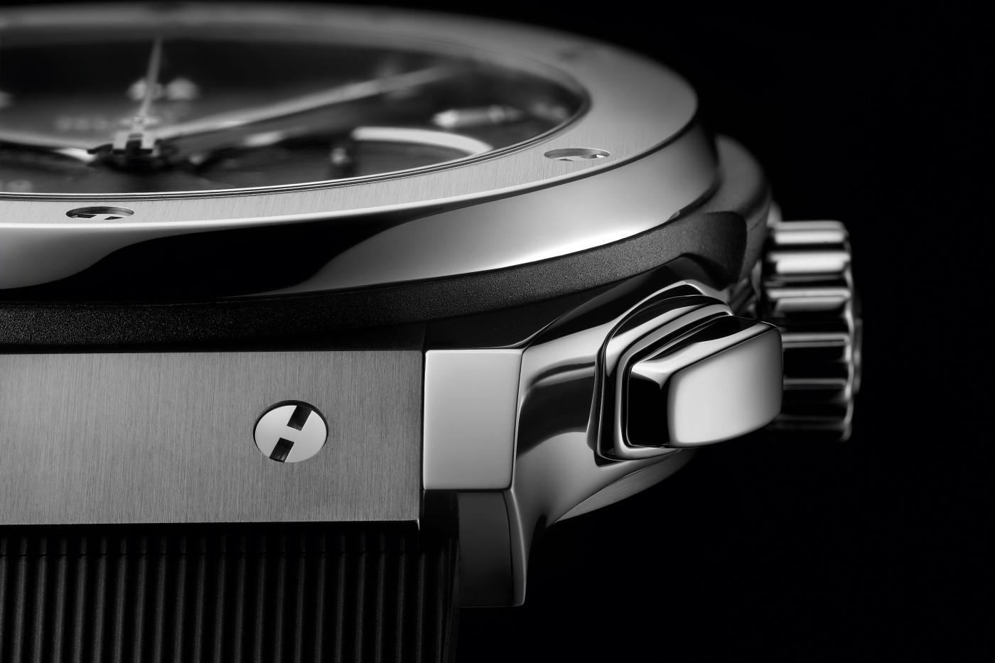 Classic Fusion Chronograph Titanium on Rubber 42 mm