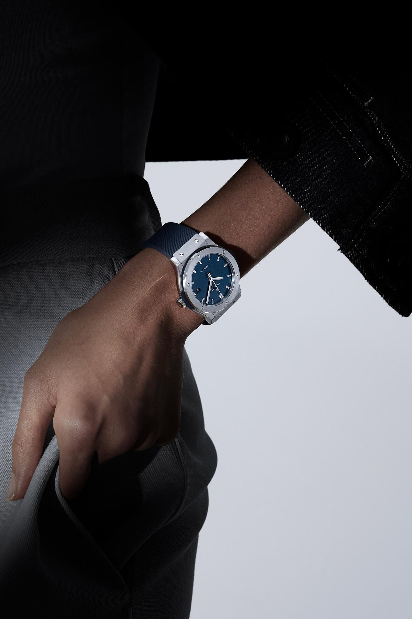 classic-fusion-titanium-blue-on-rubber-42-mm-vertical-worn-watch
