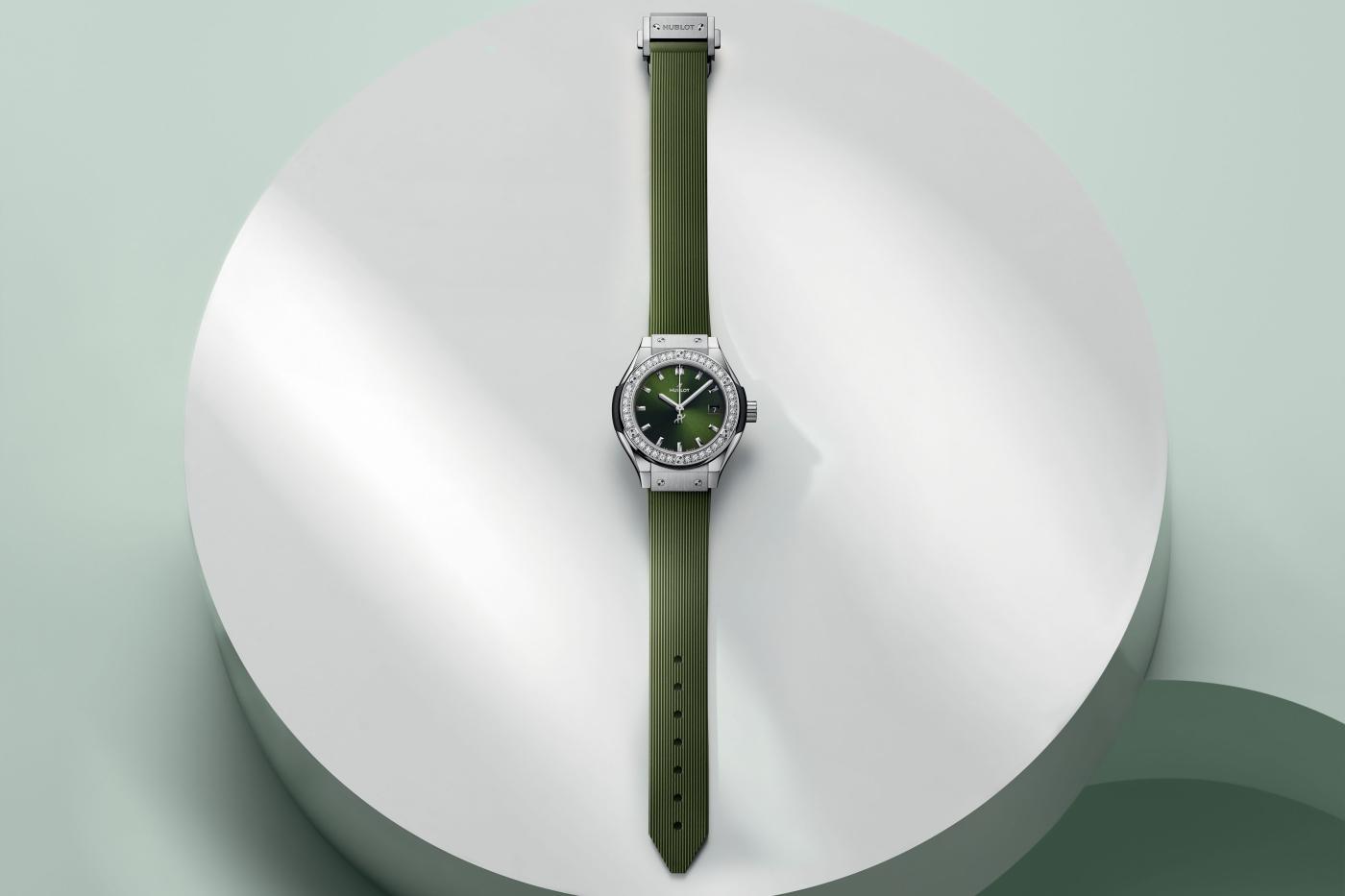 Classic Fusion Titanium Green Diamonds 29 mm