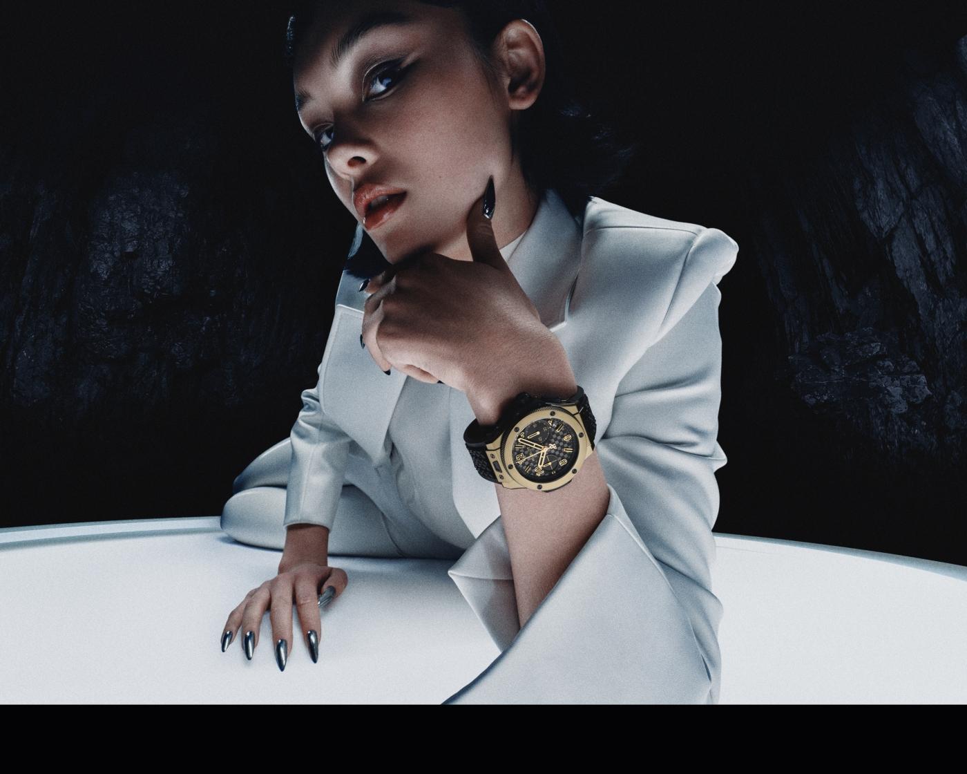 Big Bang 20th Anniversary woman wearing Magic Gold