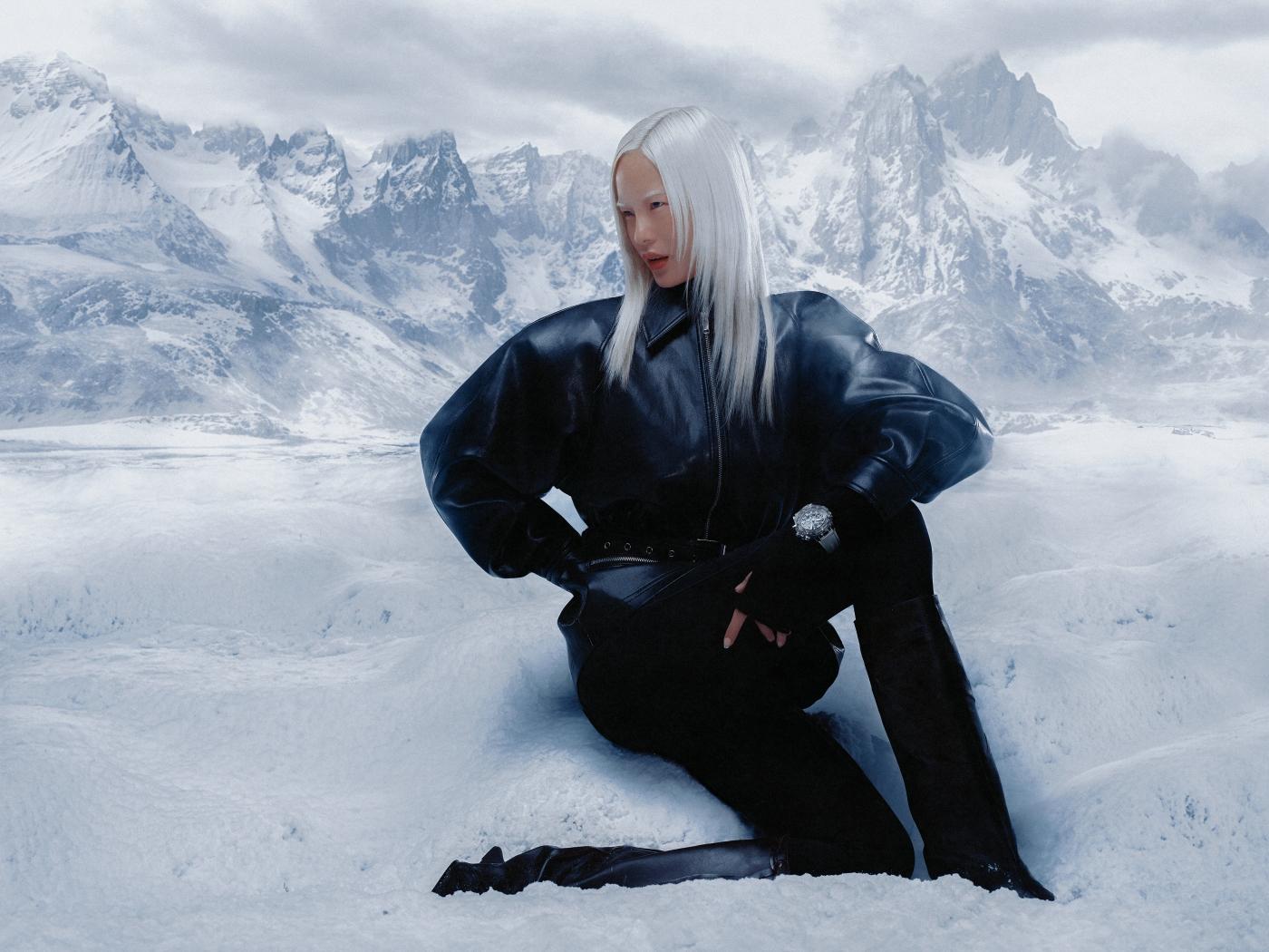 Model wearing the Big Bang Unico Winter Sapphire 42 mm