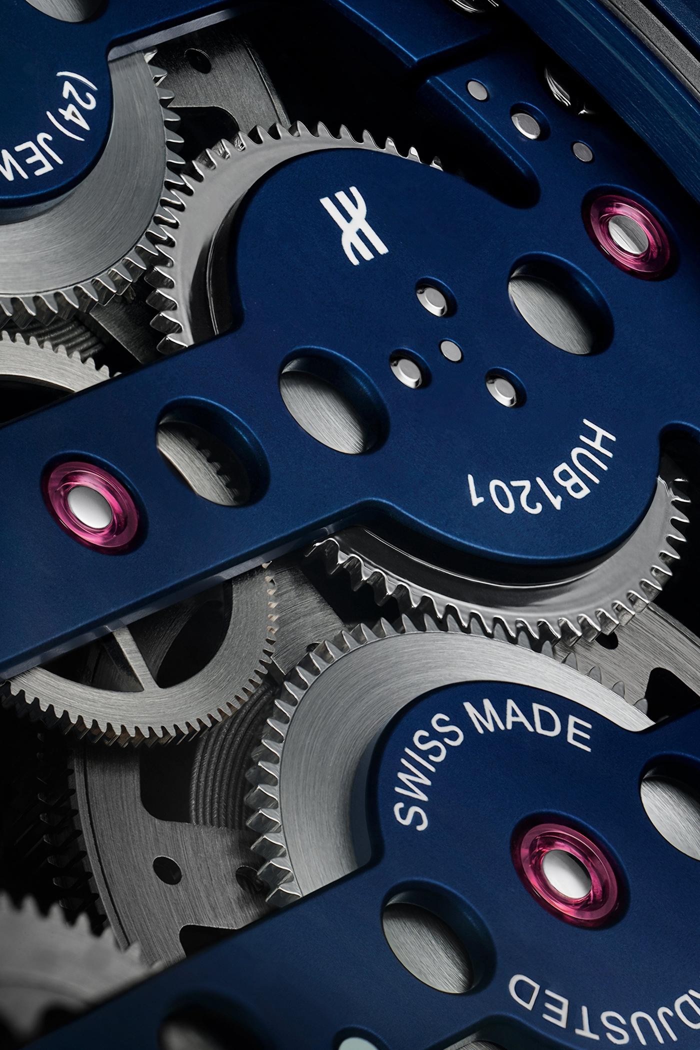 Big Bang MECA-10 Ceramic Blue 45 mm, close up