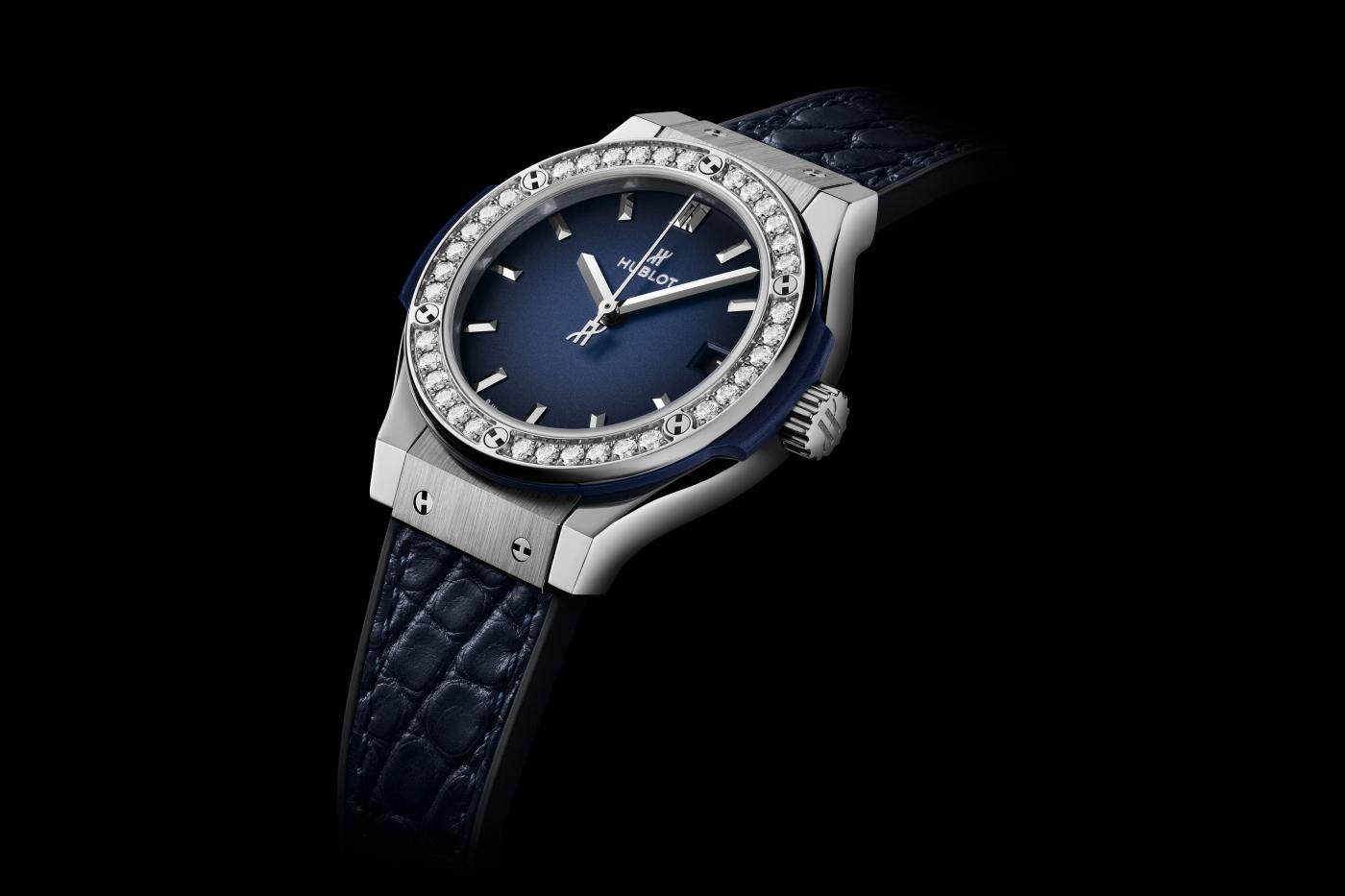Classic Fusion Titanium Deep Blue Diamonds 33 mm, side view