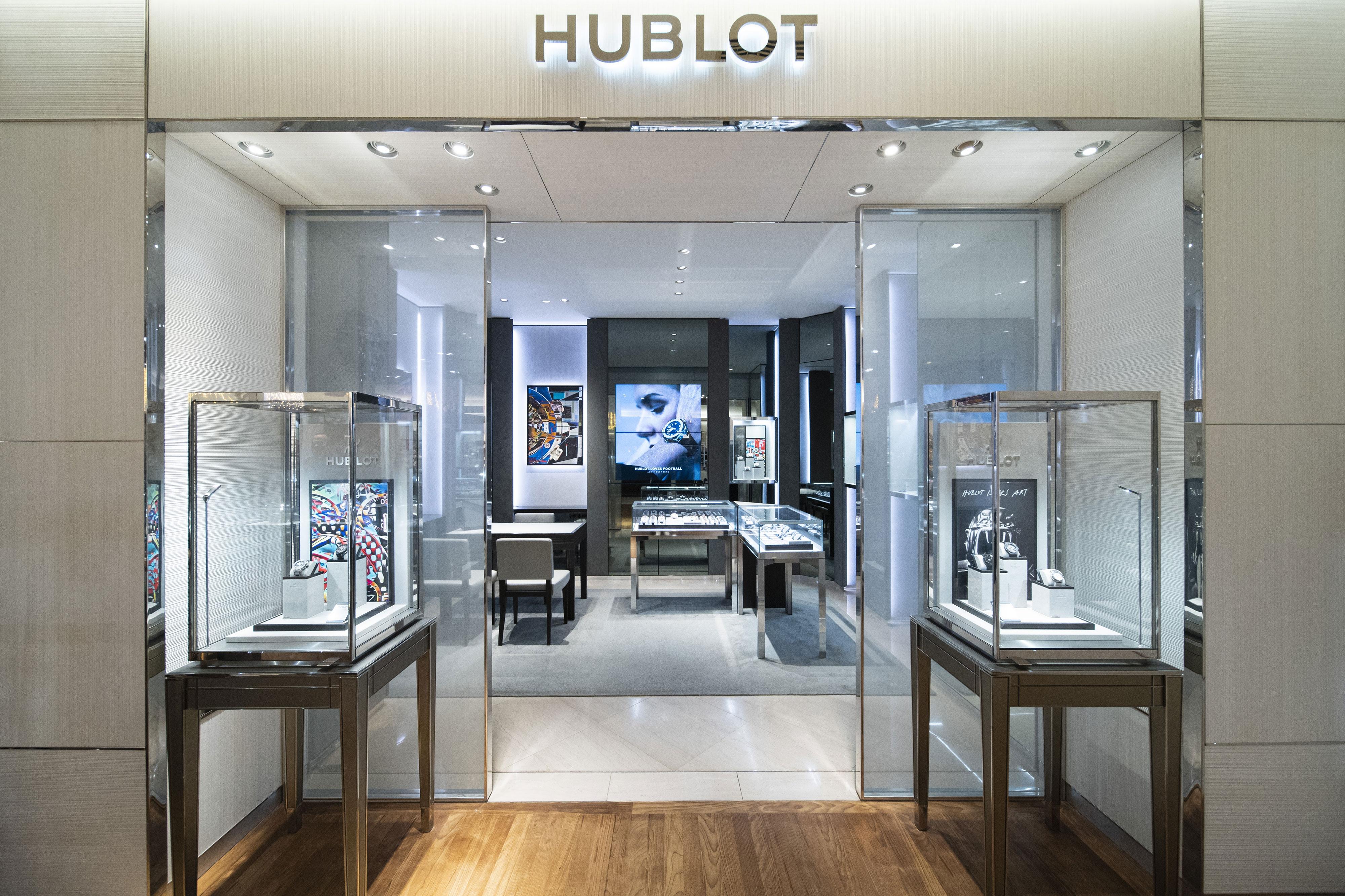 Paris-Le-Bon-Marché-Hublot-Boutique-exterior-1