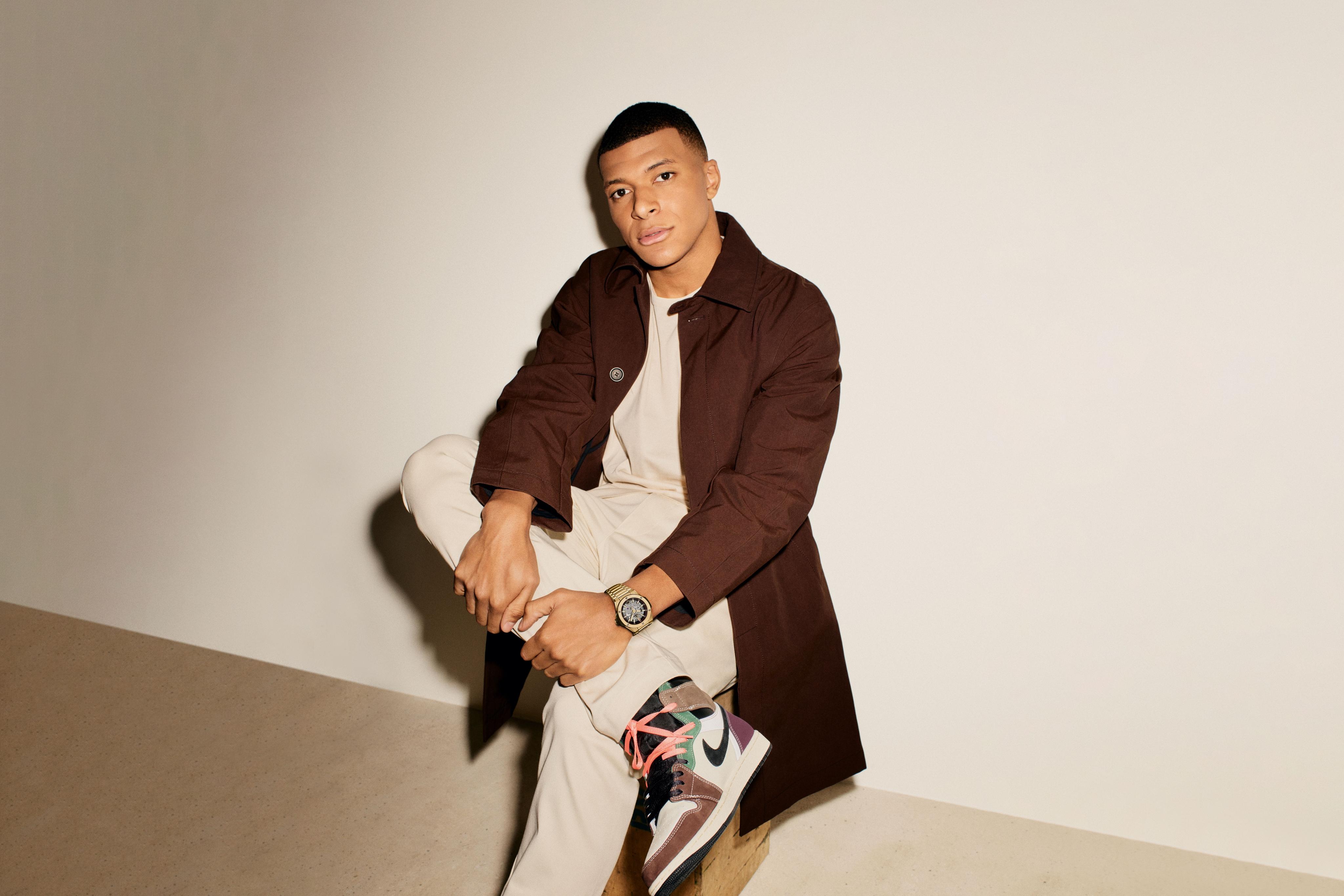 kylian-mbappé-wearing-the-big-bang-integral-yellow-gold